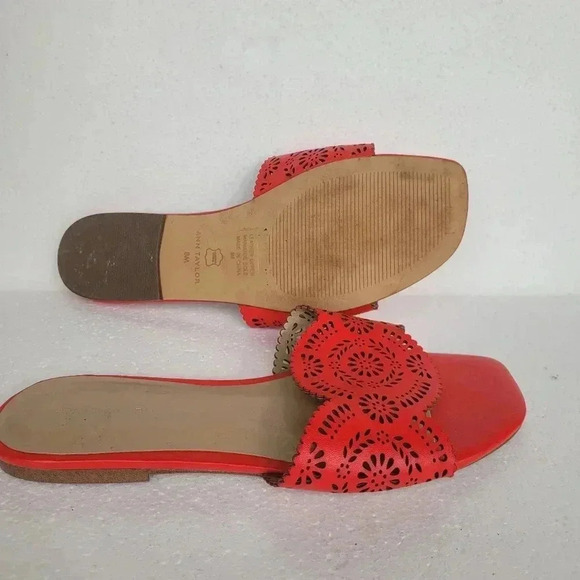 Ann Taylor red perforated slides size 8 - Picture 4 of 6